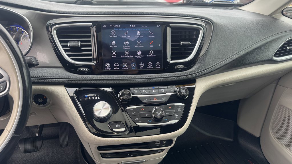 Used 2019 Chrysler Pacifica Limited w/ Tire & Wheel Group FWD image 19