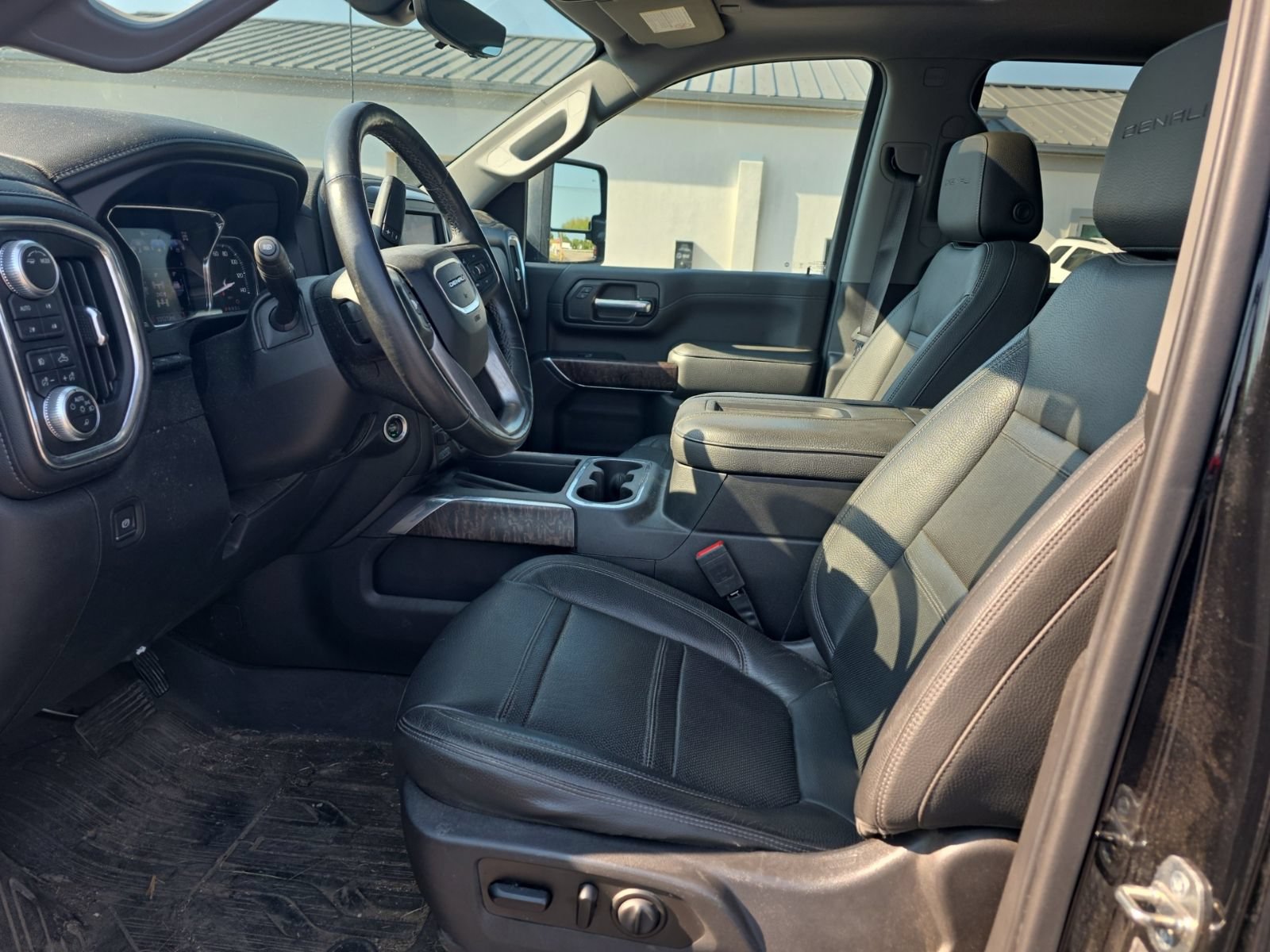 Used 2020 GMC Sierra 2500 Denali w/ Denali Ultimate Package AWD/4WD image 11