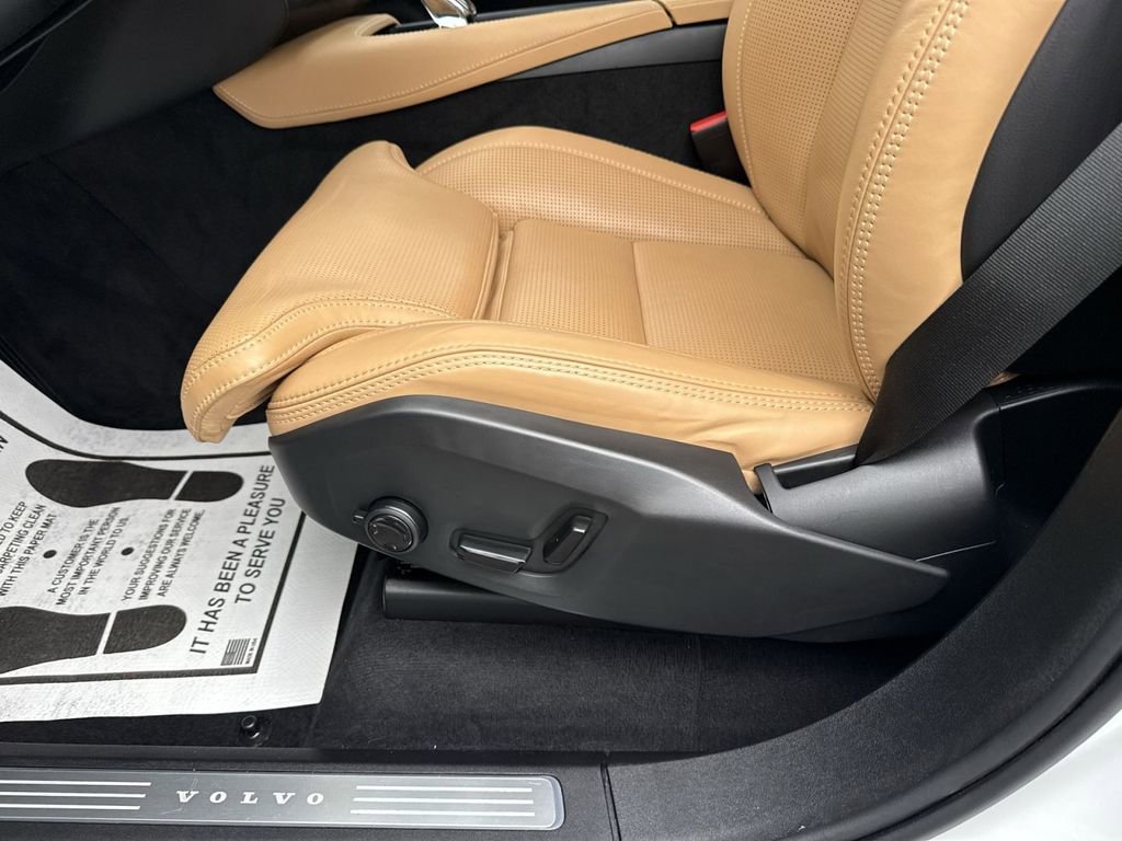 Used 2024 Volvo XC90 B6 Ultimate w/ Protection Package image 14