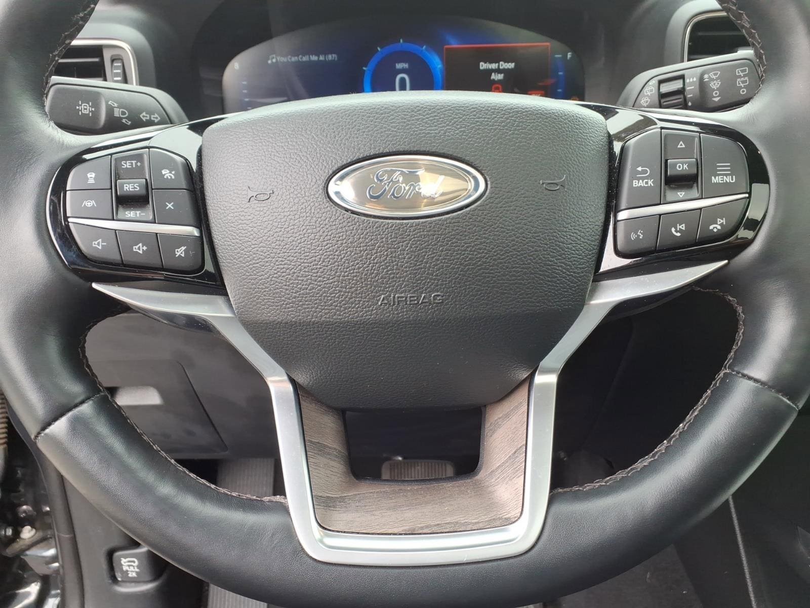 Used 2023 Ford Explorer Platinum w/ Equipment Group 601A AWD/4WD image 10