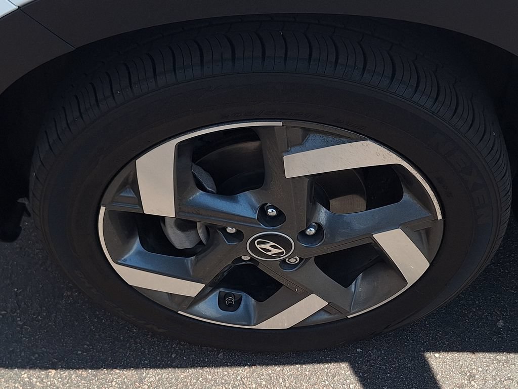 Used 2024 Hyundai Venue Limited FWD image 31
