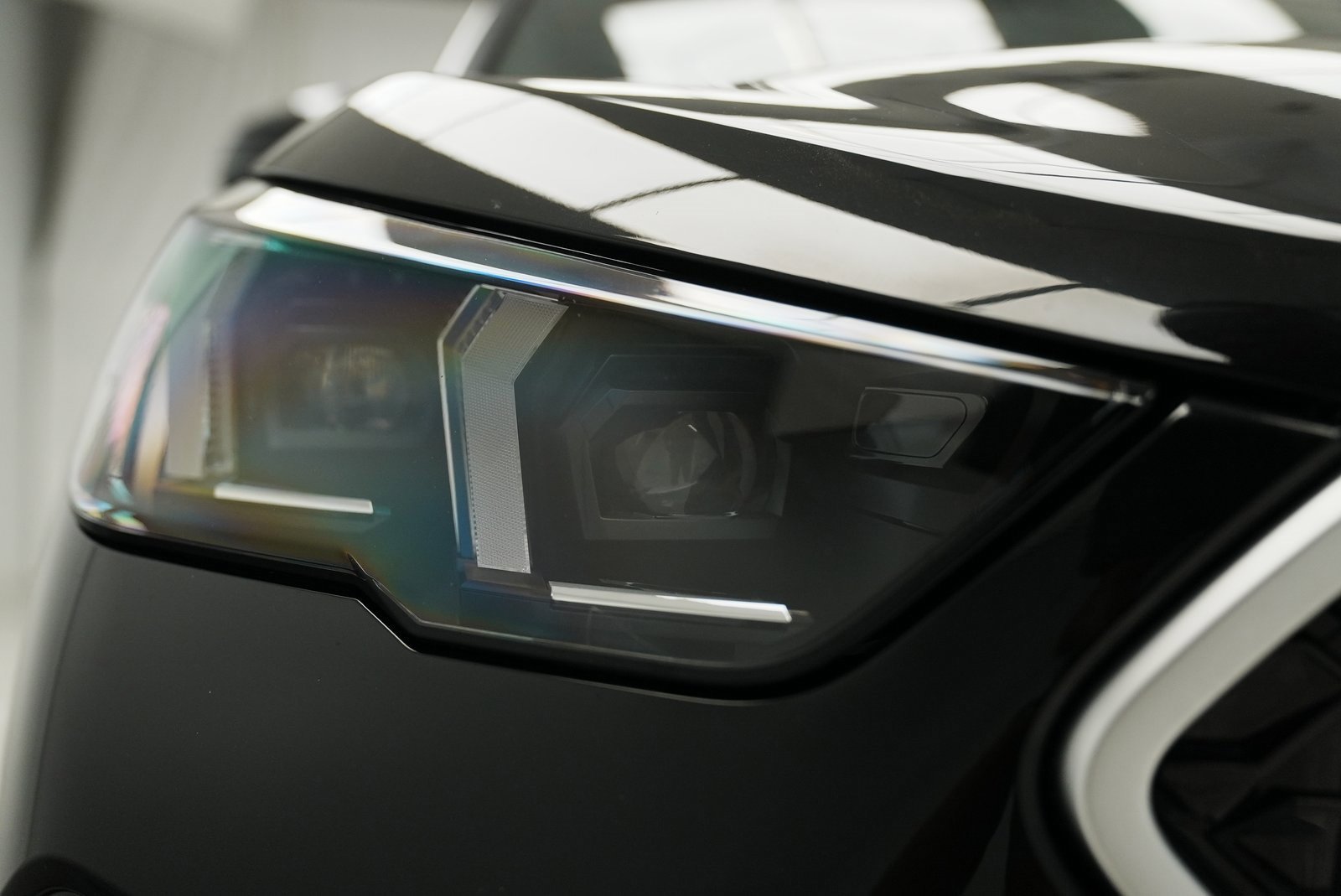 Used 2025 BMW X2 xDrive28i w/ Convenience Package image 16