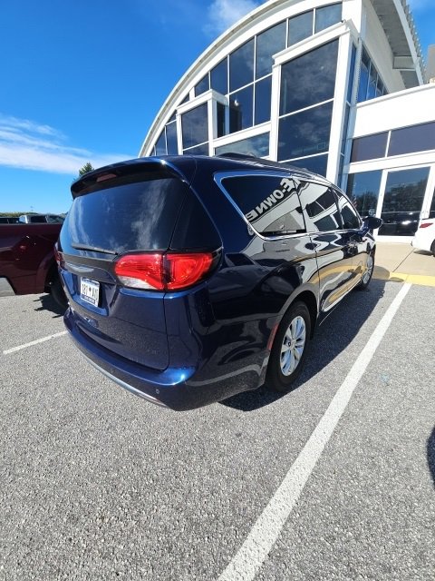 Used 2017 Chrysler Pacifica Touring-L image 6