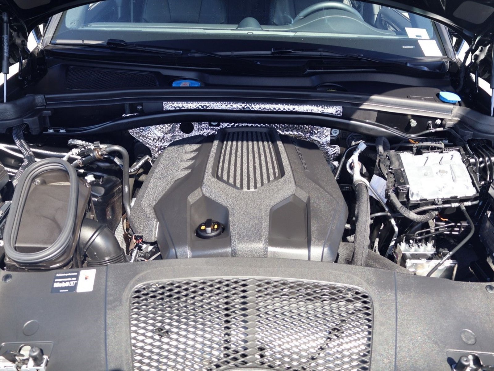 Certified 2026 Porsche Macan AWD/4WD image 26