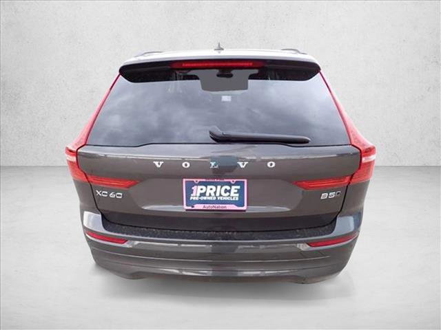 Used 2022 Volvo XC60 B5 Momentum image 3