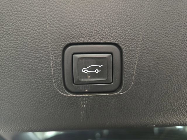 Used 2023 Chevrolet Traverse LT image 14