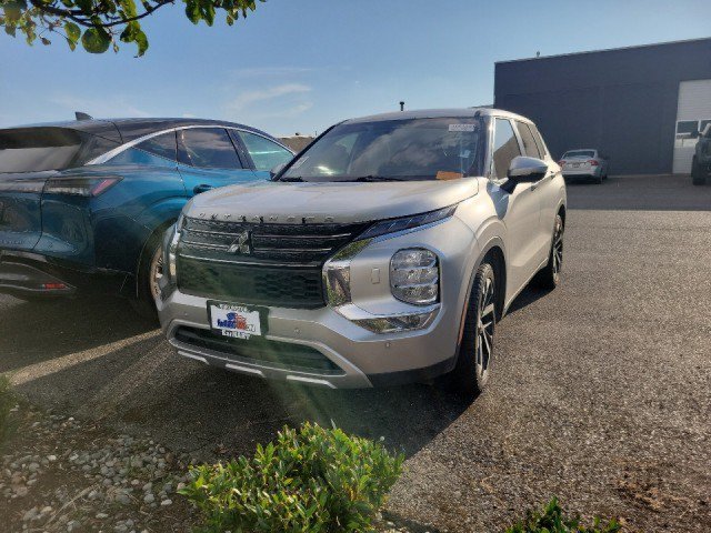 Used 2022 Mitsubishi Outlander SE AWD/4WD image 2