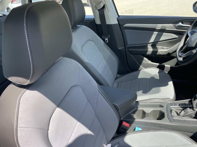 New 2027 Volkswagen Jetta SE FWD image 29