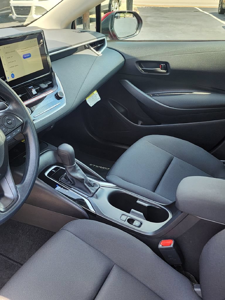 Used 2025 Toyota Corolla LE w/ LE Premium Package FWD image 6