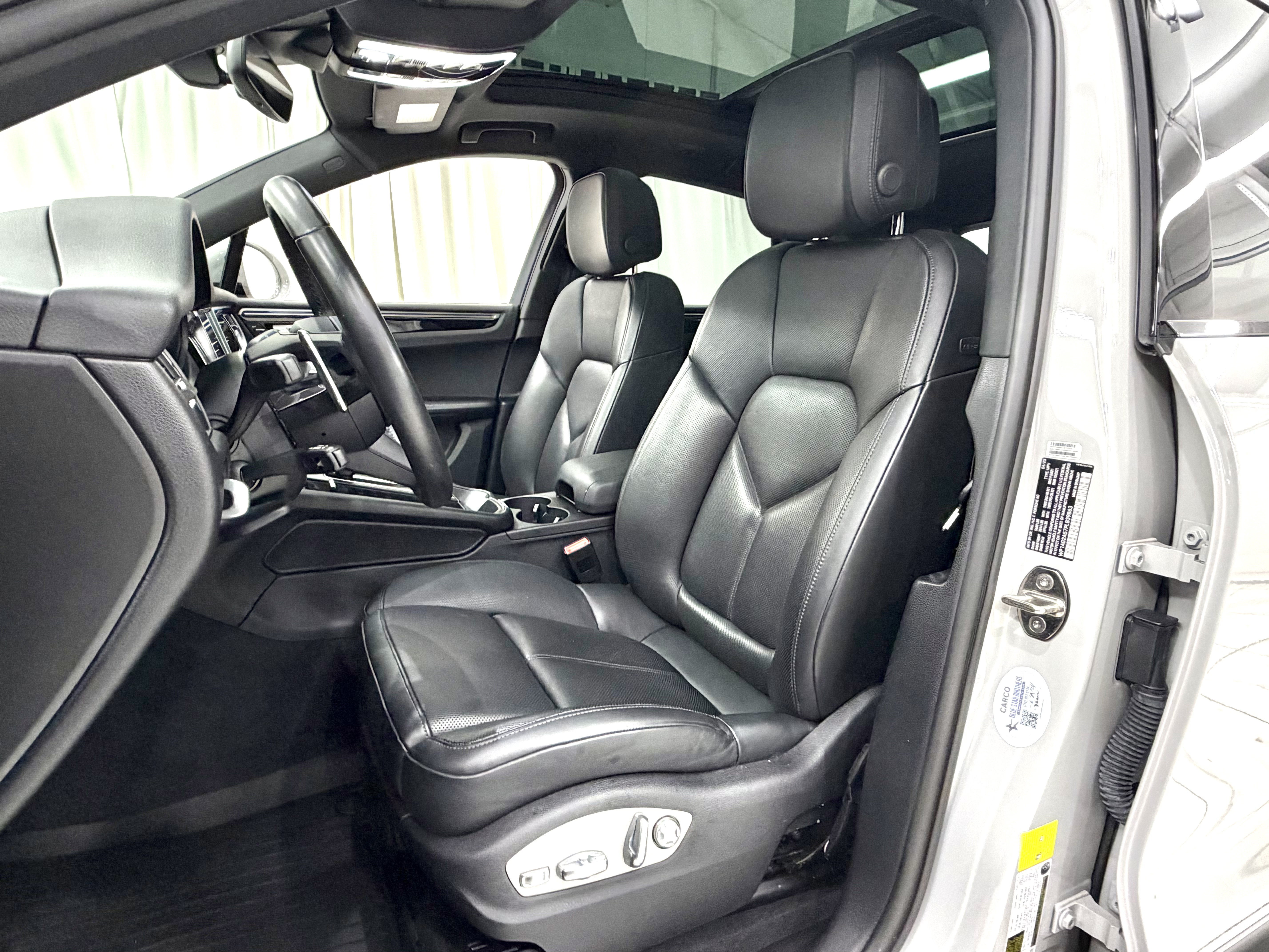 Certified 2023 Porsche Macan S AWD/4WD image 31