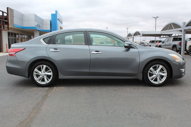 Used 2015 Nissan Altima 2.5 SL w/ Moonroof Package FWD image 2