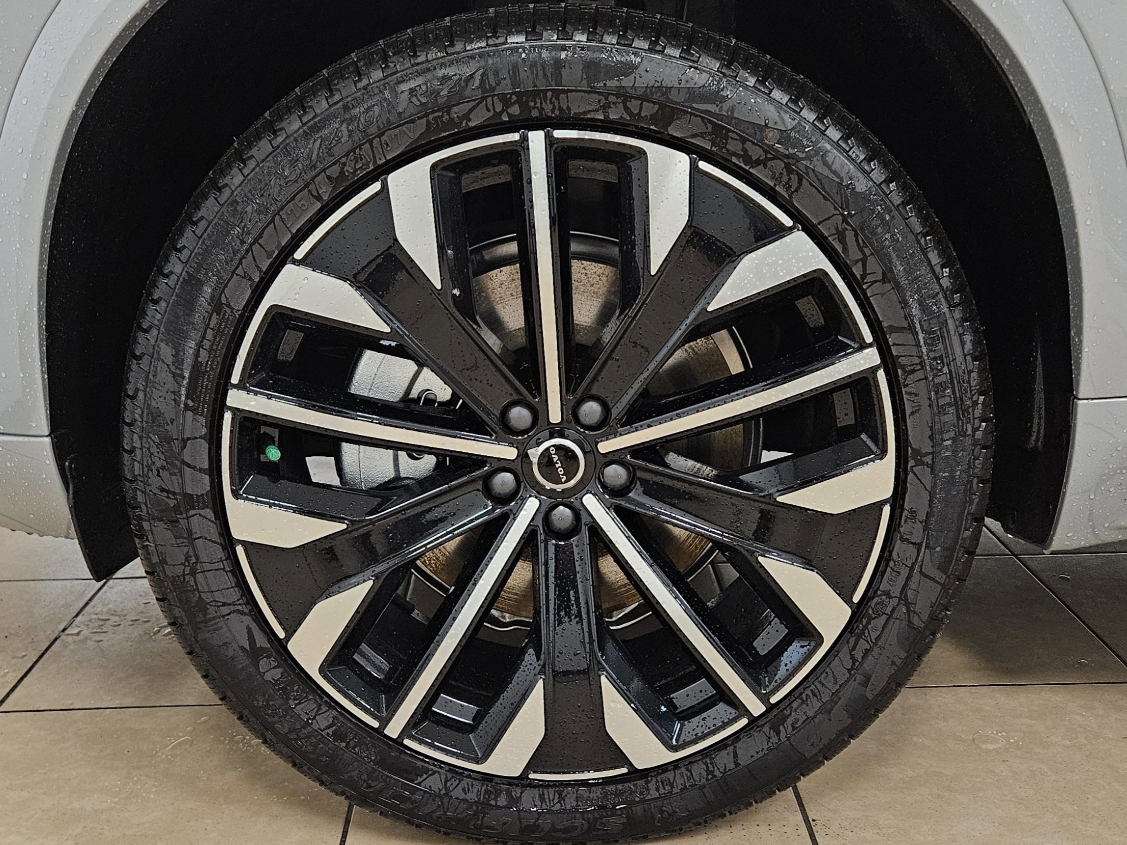 New 2026 Volvo XC90 B6 Plus w/ Protection Package Premier image 40