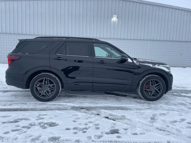 Used 2025 Ford Explorer ST-Line w/ ST-Line Street Pack image 17