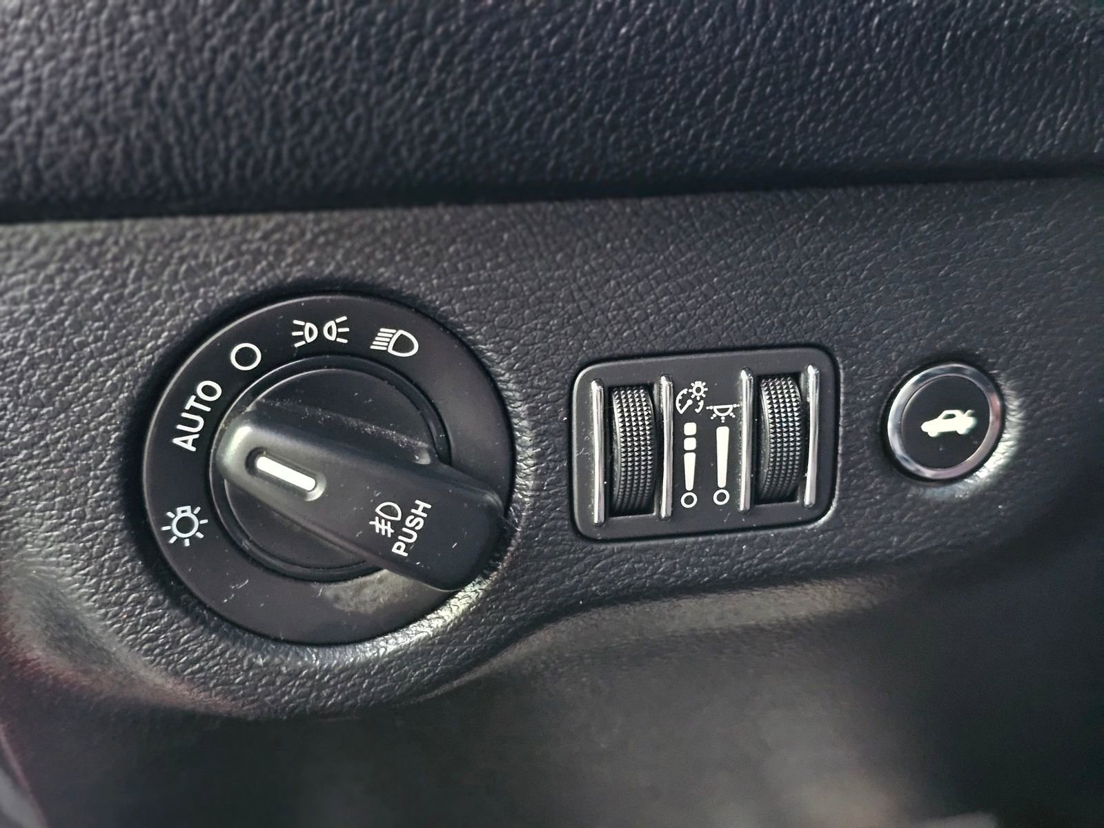 Used 2018 Dodge Challenger R/T image 19