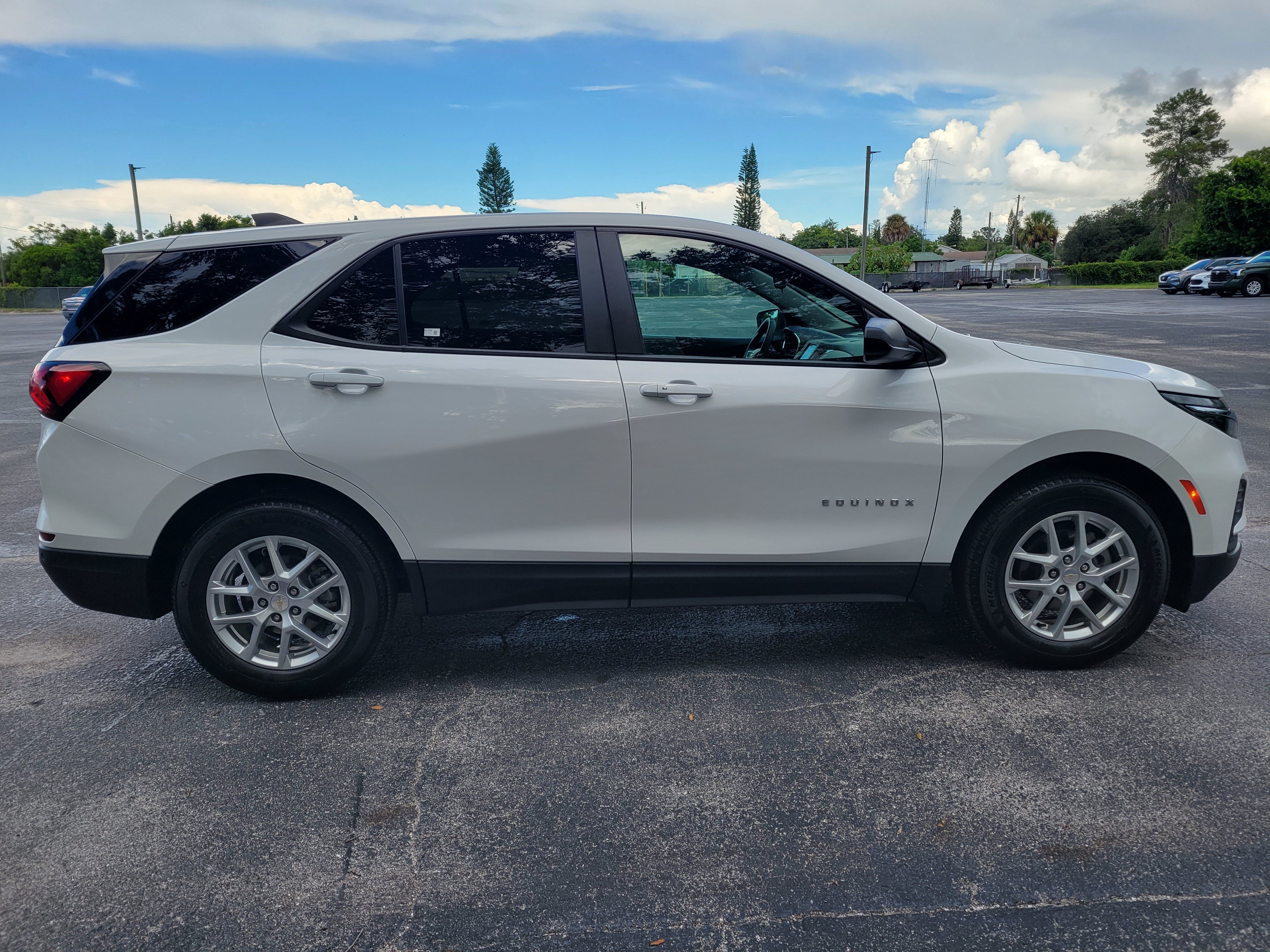 Certified 2024 Chevrolet Equinox LS w/ LS Convenience Package FWD image 4