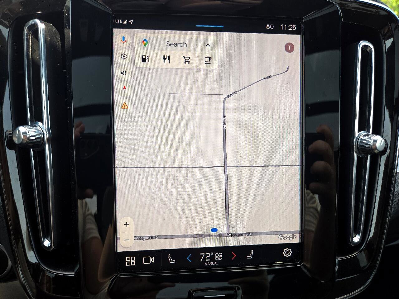 Used 2024 Volvo XC40 B5 Core image 19