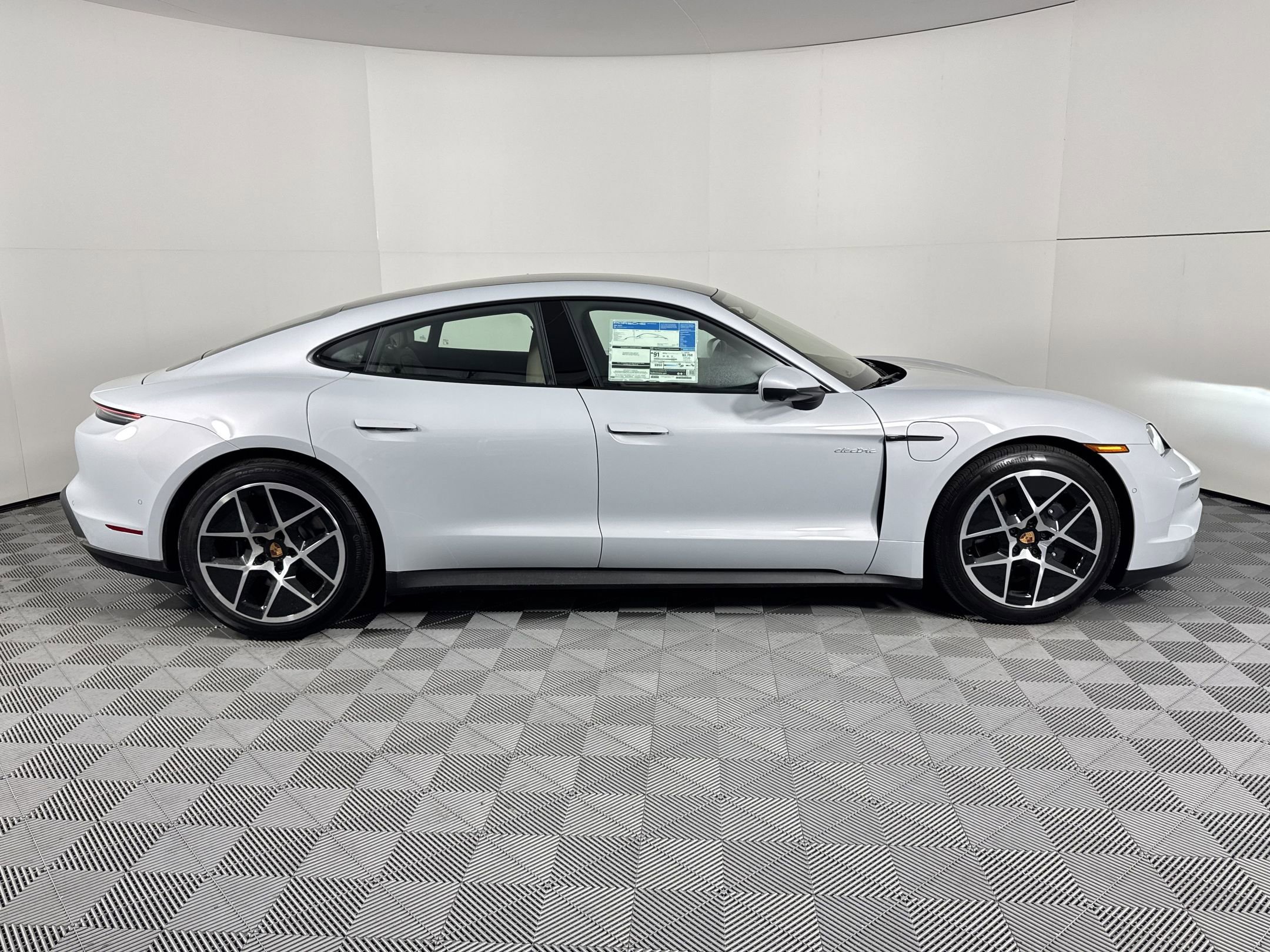 New 2026 Porsche Taycan image 8