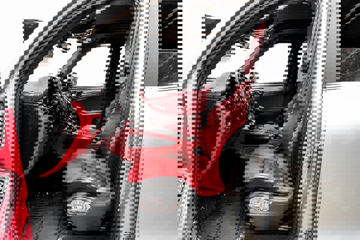 Used 2016 Porsche Macan Turbo AWD/4WD image 4