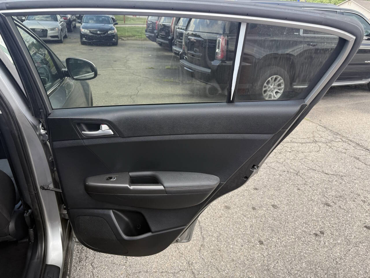Used 2020 Kia Sportage LX image 12