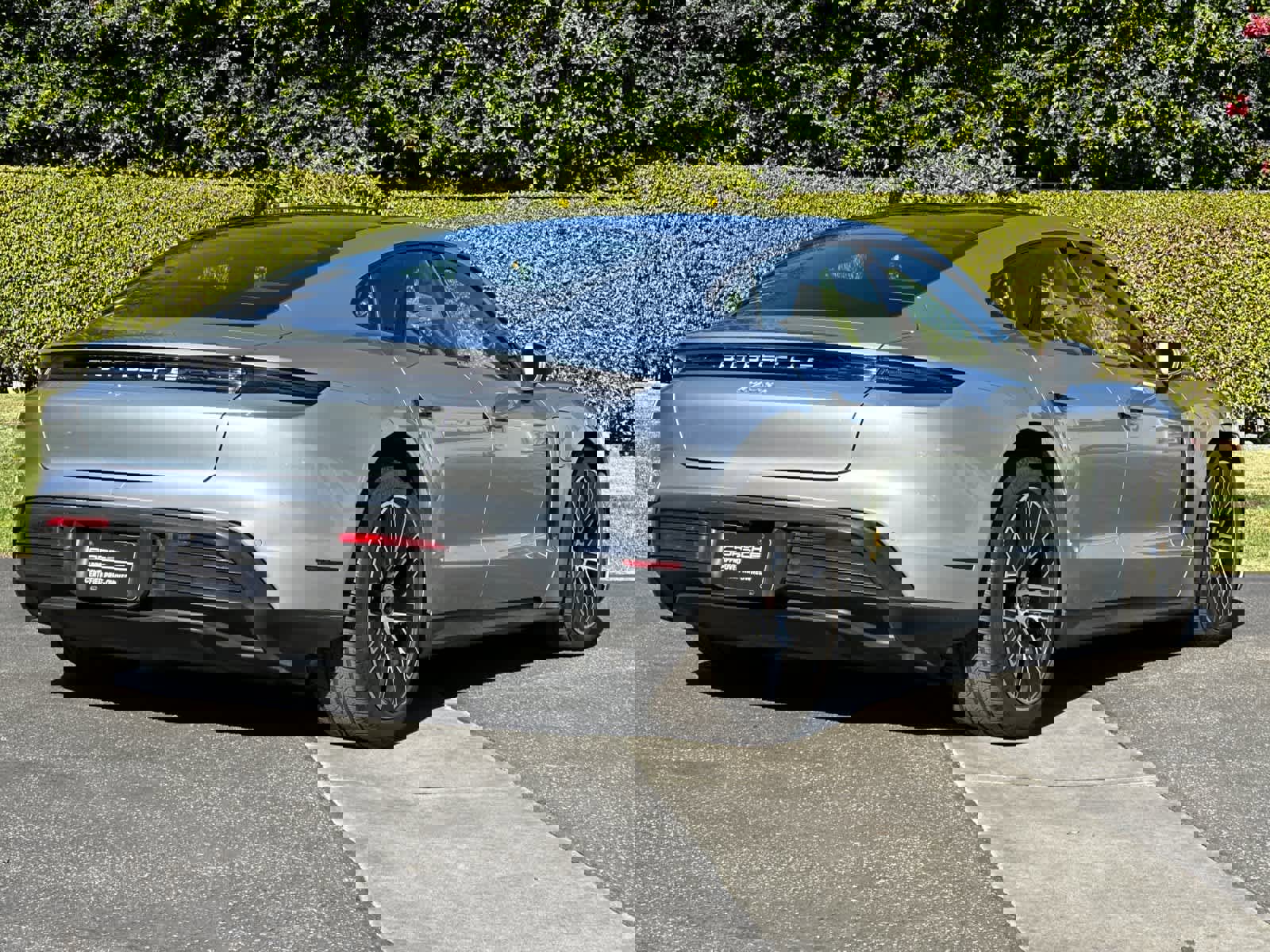 Used 2022 Porsche Taycan image 8