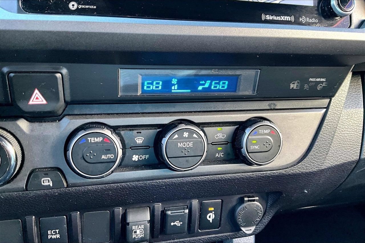 Used 2022 Toyota Tacoma TRD Sport AWD/4WD image 17