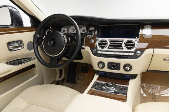Used 2010 Rolls-Royce Ghost image 12
