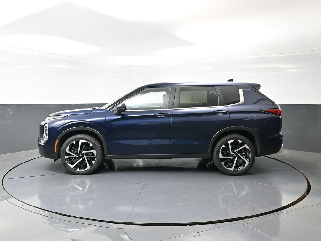 Used 2024 Mitsubishi Outlander AWD image 11