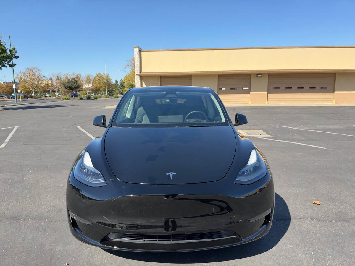 Used 2024 Tesla Model Y Long Range AWD/4WD image 2