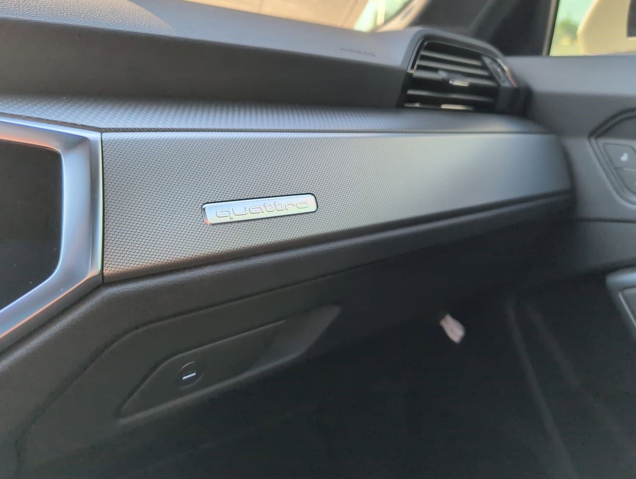 New 2025 Audi Q3 2.0T Premium image 12