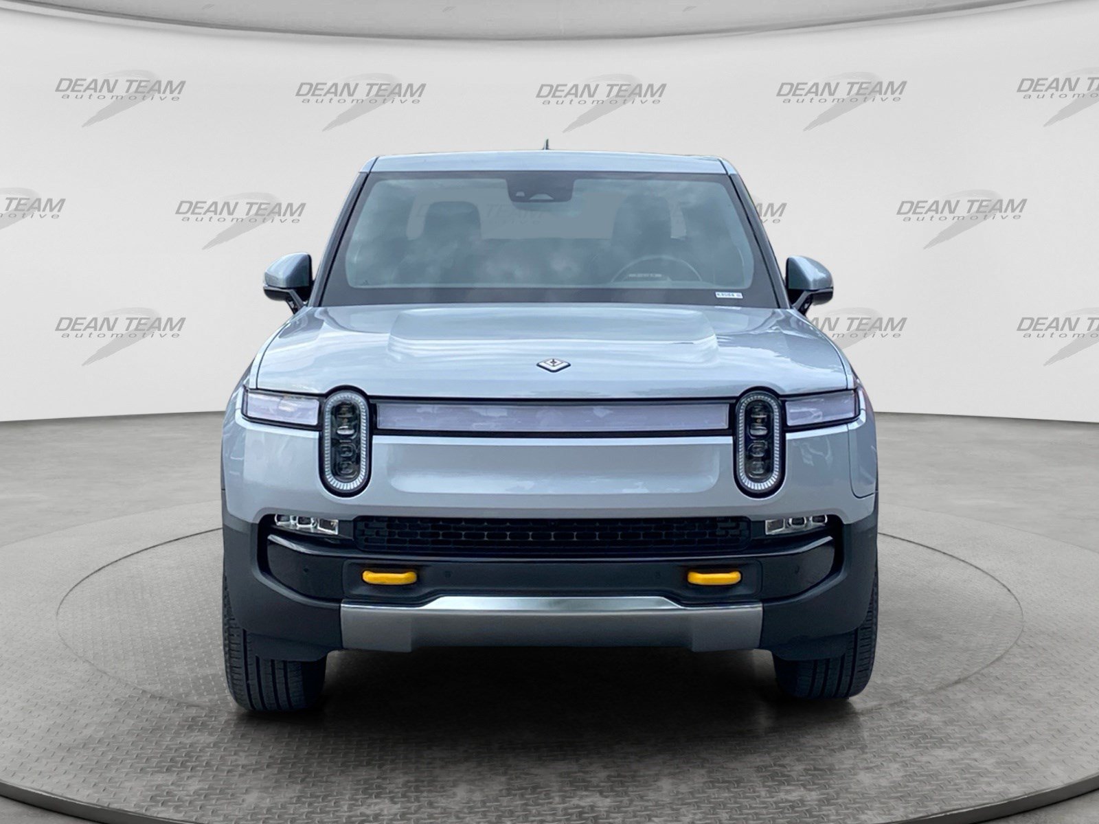 Used 2024 Rivian R1T Adventure Dual AWD/4WD image 2