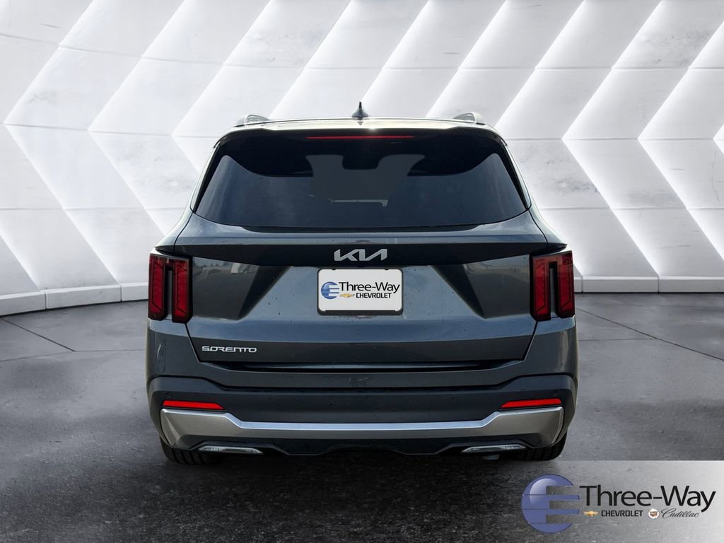 Used 2024 Kia Sorento EX w/ Panoramic Sunroof Package image 4