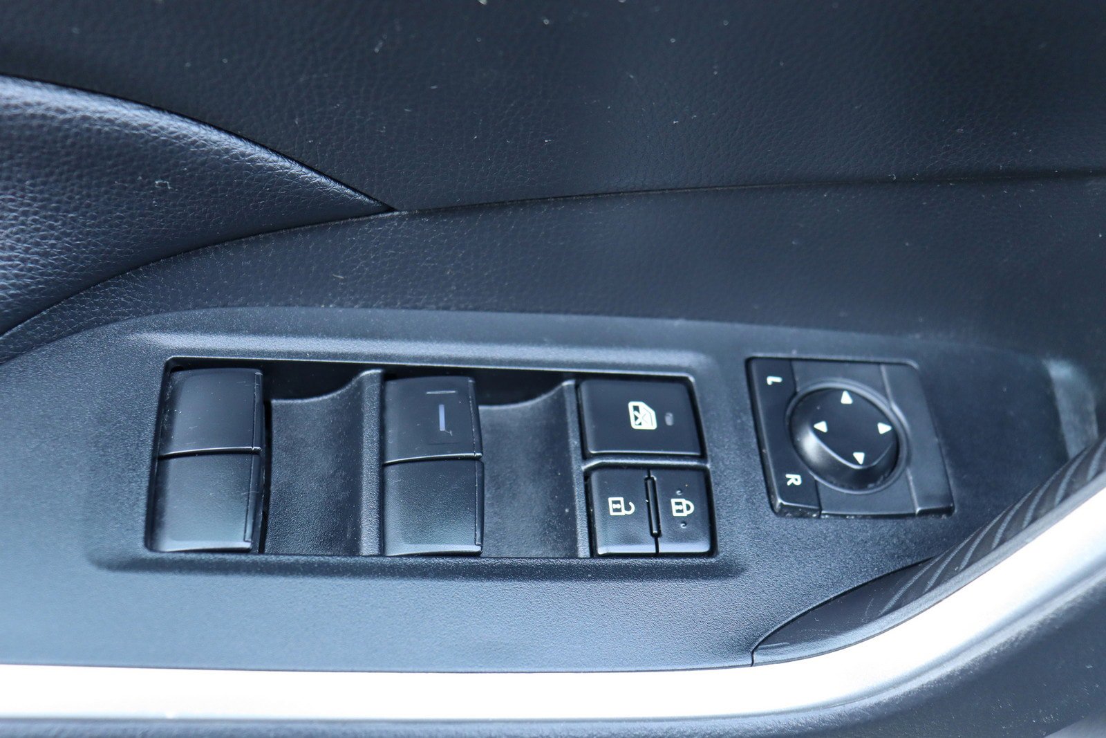 Used 2019 Toyota RAV4 XLE w/ Convenience Package AWD/4WD image 26
