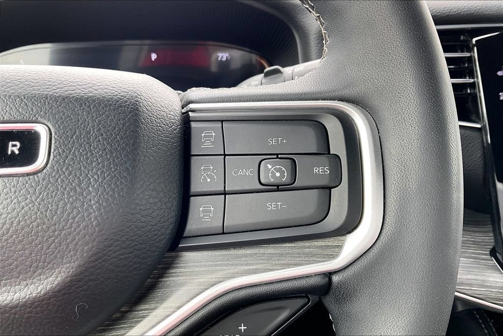 Used 2024 Jeep Wagoneer L Series II w/ Flexible Seating Group AWD/4WD image 19