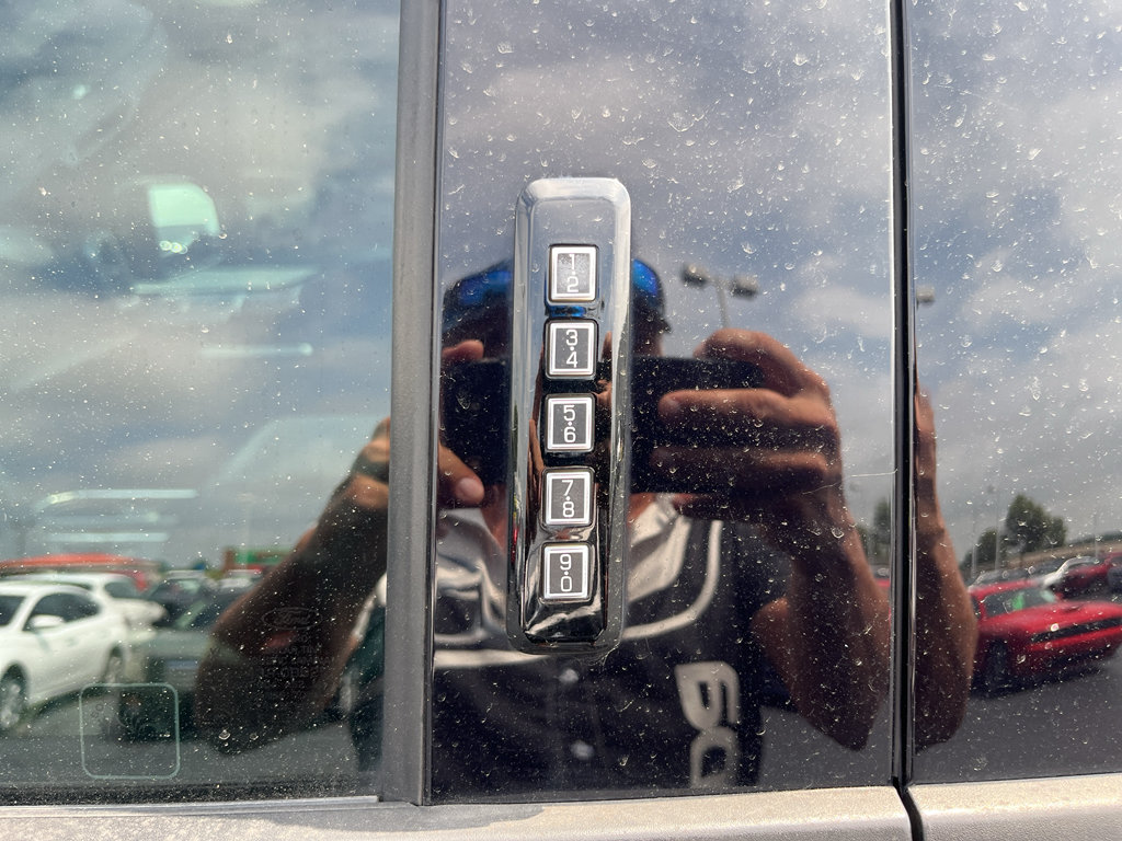 Used 2019 Ford F150 Raptor w/ Equipment Group 802A Luxury AWD/4WD image 15