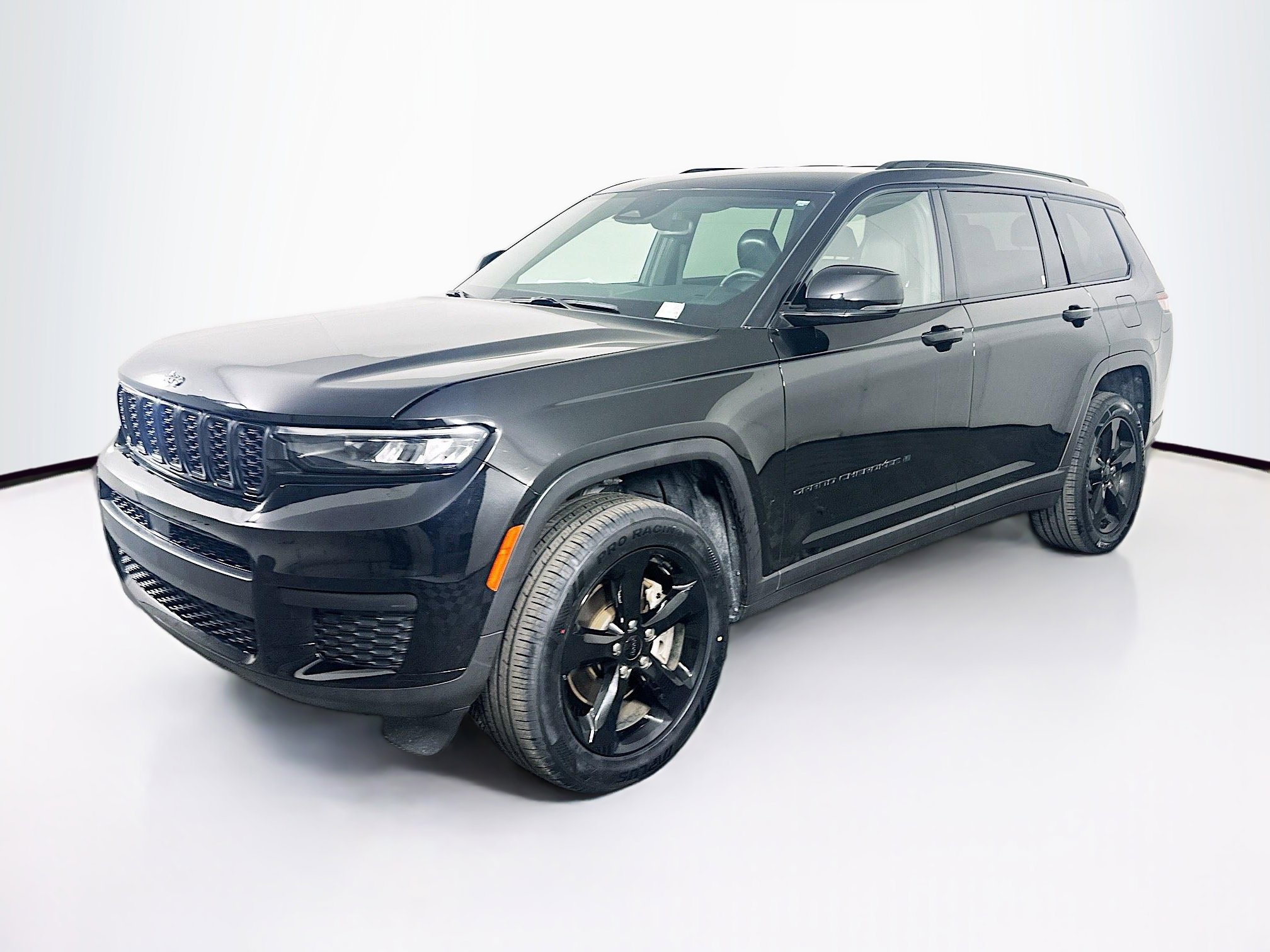 Used 2022 Jeep Grand Cherokee L Laredo image 3