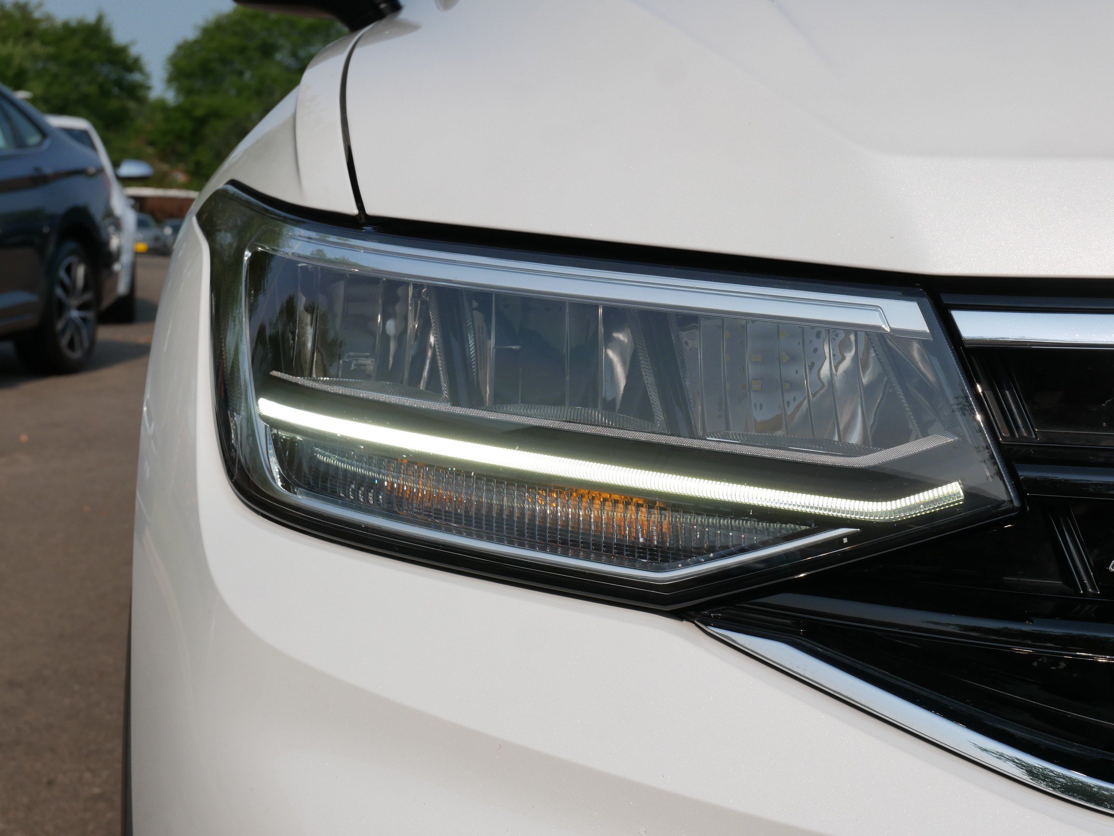 Certified 2023 Volkswagen Tiguan SE R-Line AWD/4WD image 16