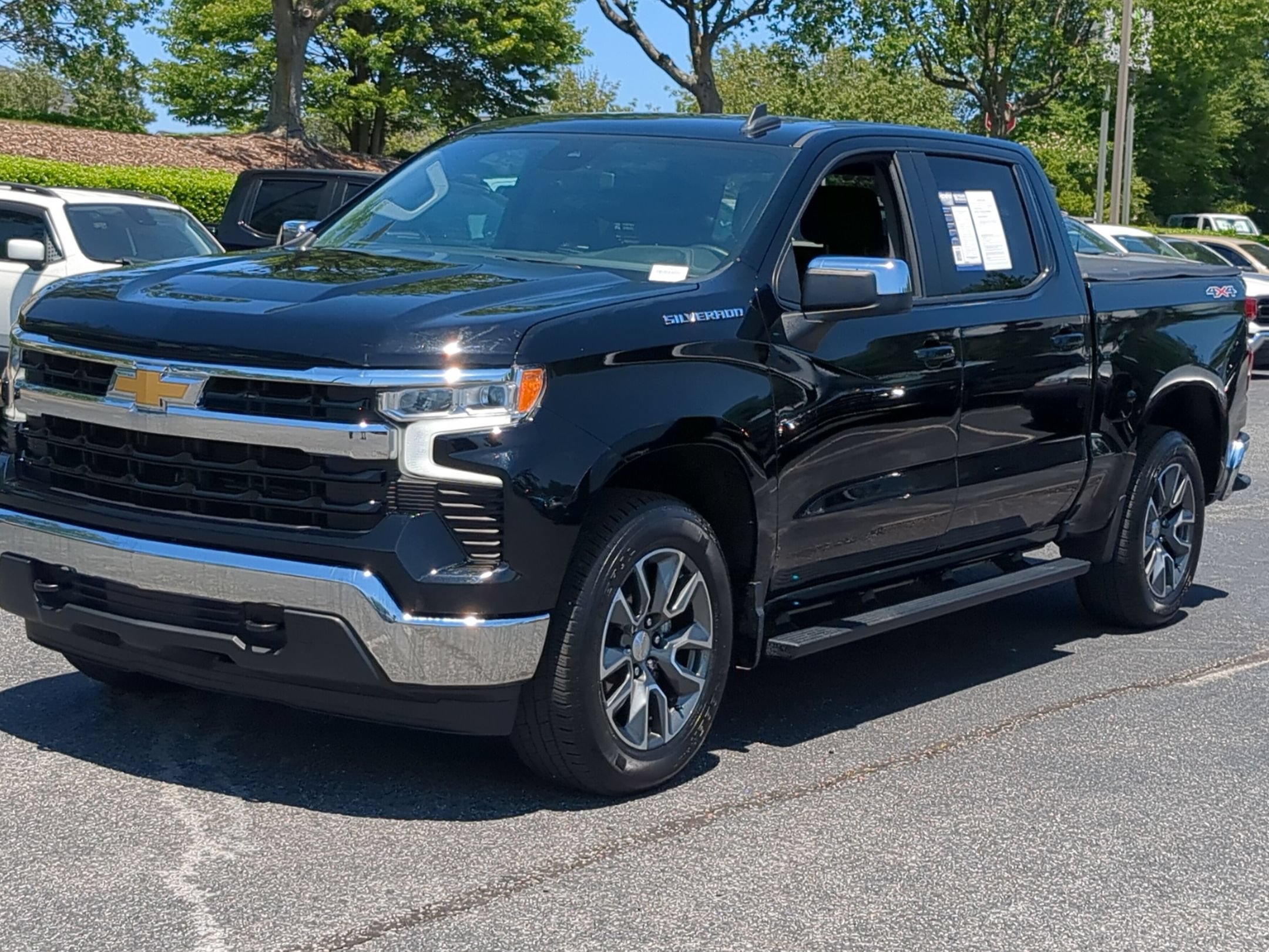 Used 2023 Chevrolet Silverado 1500 LT AWD/4WD image 5