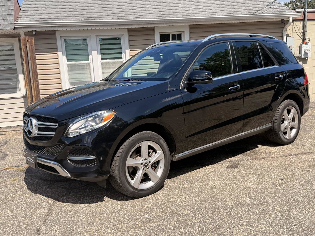 Used 2019 Mercedes-Benz GLE 400 4MATIC w/ Premium 1 Package image 2