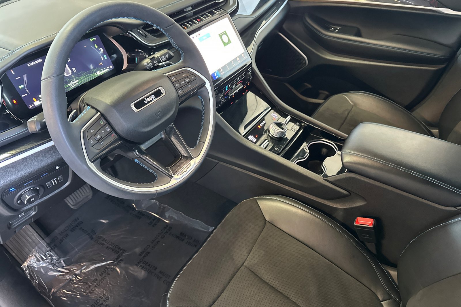 Used 2023 Jeep Grand Cherokee Trailhawk AWD/4WD image 3