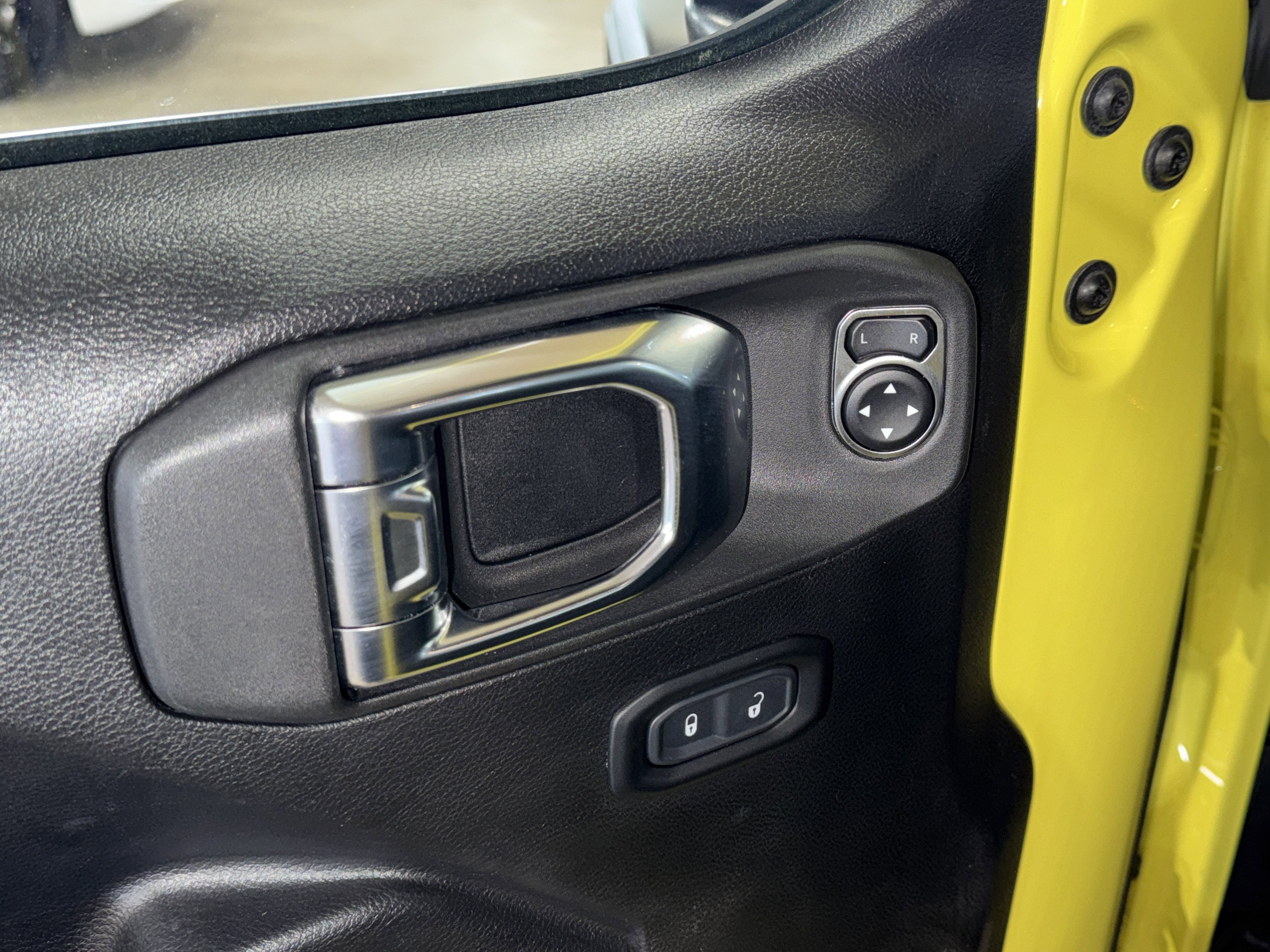 Used 2023 Jeep Wrangler Unlimited Rubicon AWD/4WD image 18