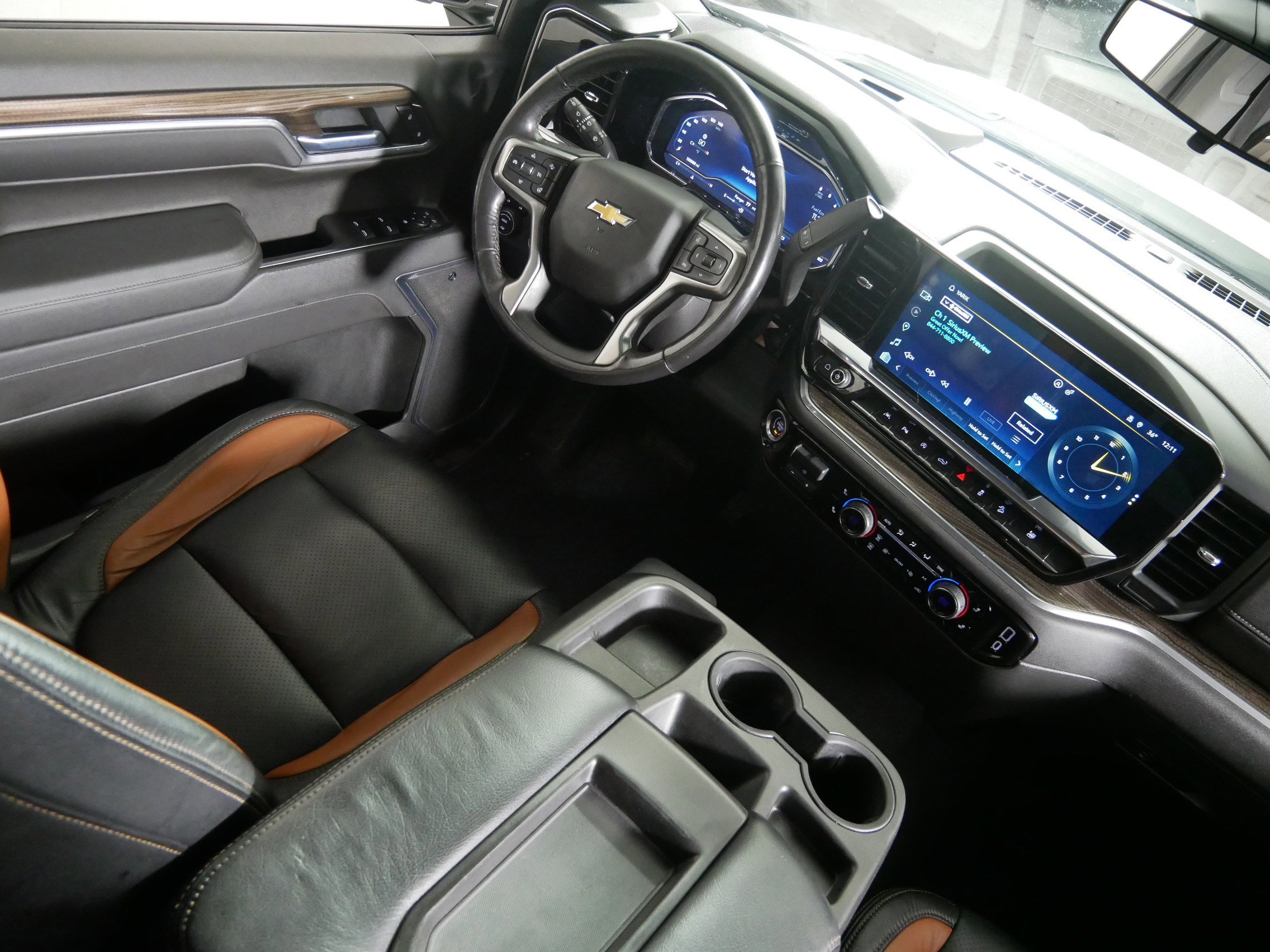 Used 2022 Chevrolet Silverado 1500 LT w/ Z71 Off-Road Package image 9