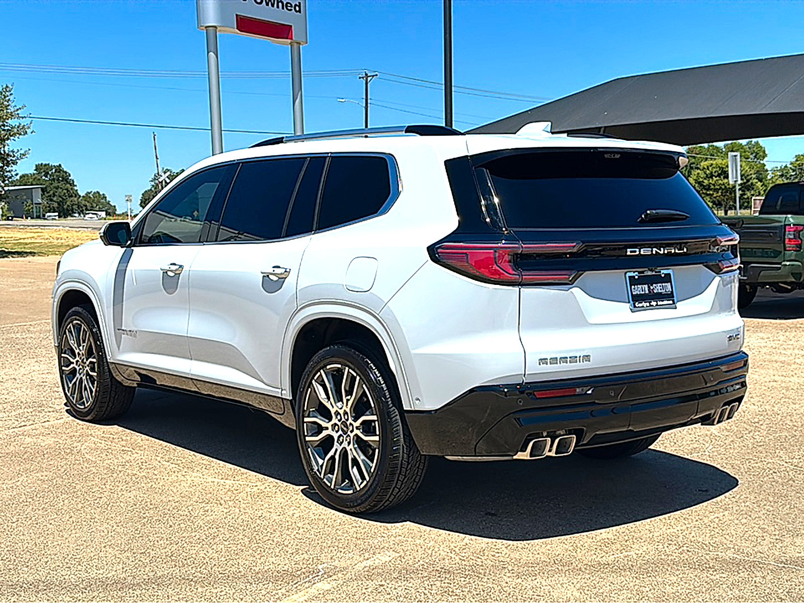 Used 2026 GMC Acadia Denali Ultimate FWD image 6
