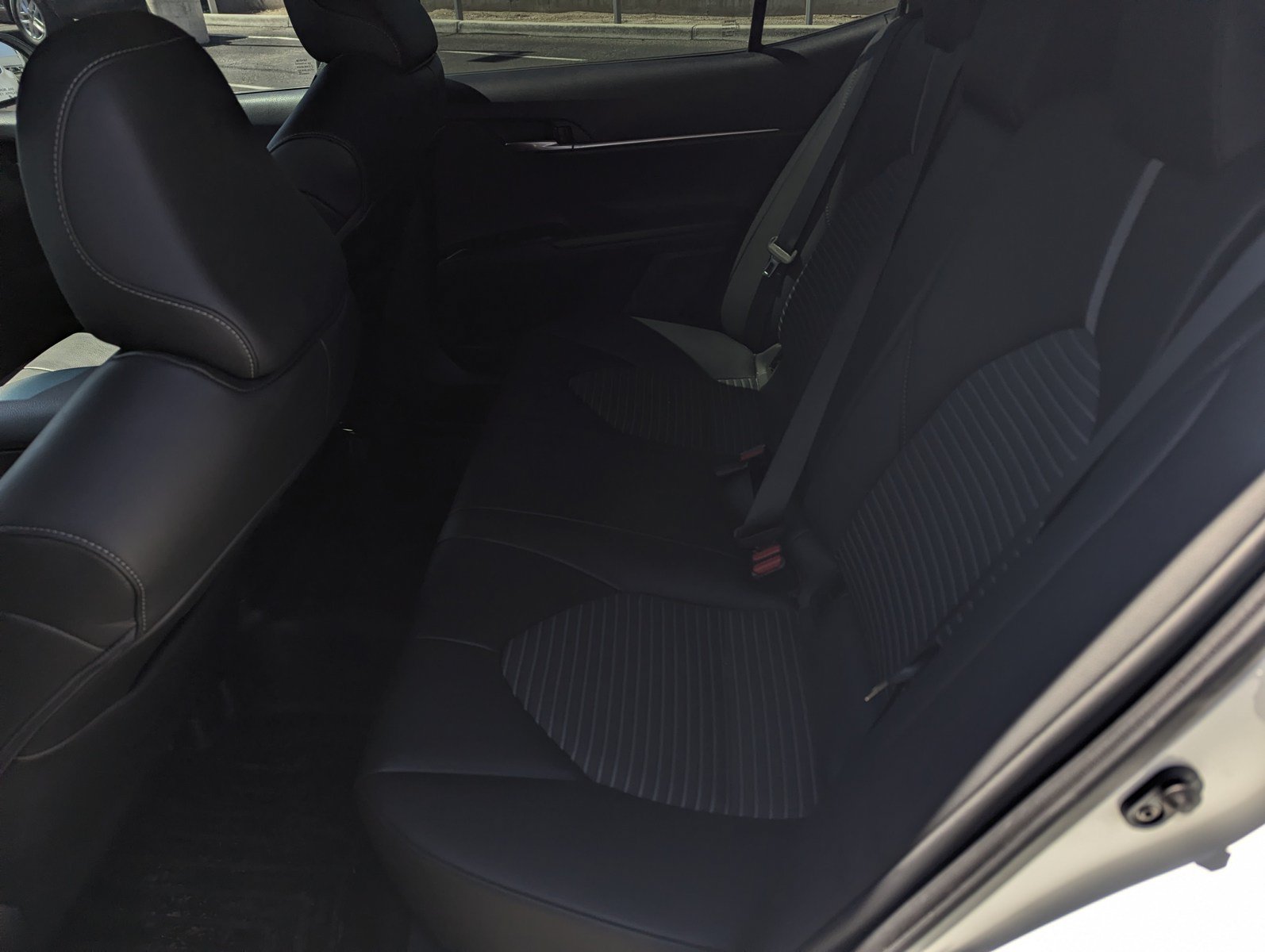 Used 2020 Toyota Camry SE w/ Carpet Mat Package FWD image 8