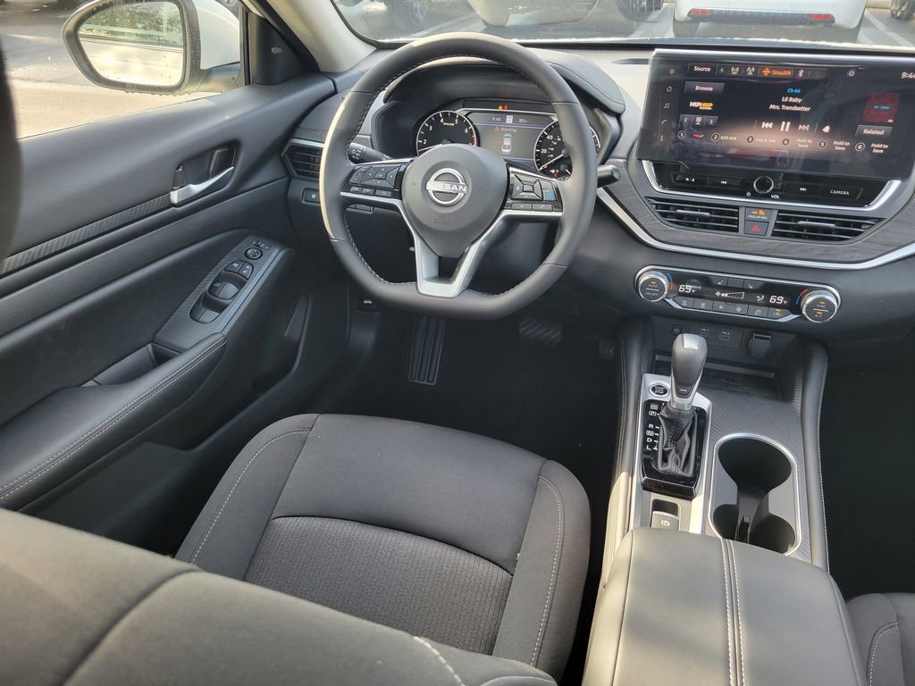 Used 2025 Nissan Altima 2.5 SV w/ SV Premium Package FWD image 10