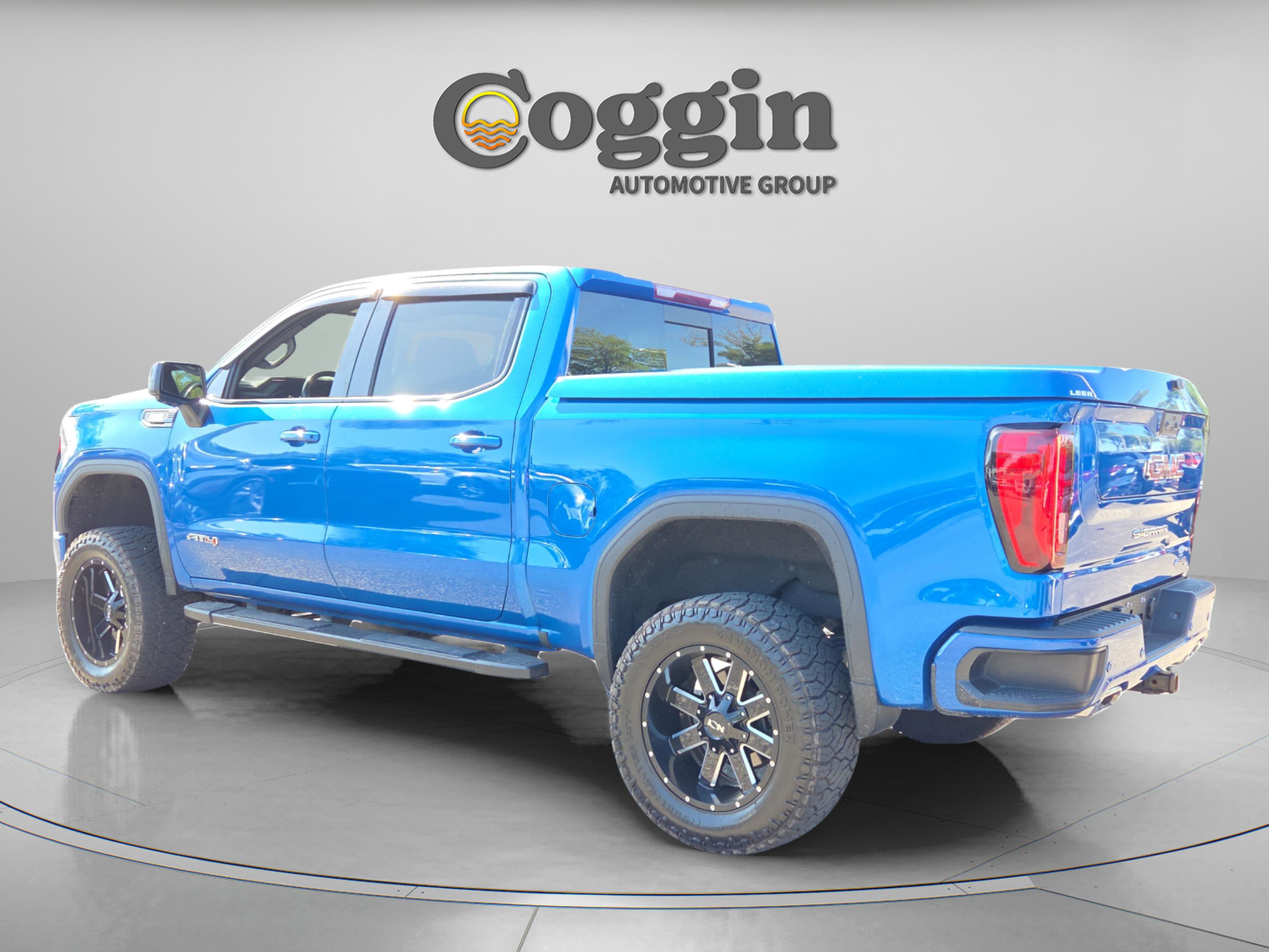 Used 2023 GMC Sierra 1500 AT4 w/ AT4 Premium Package image 3