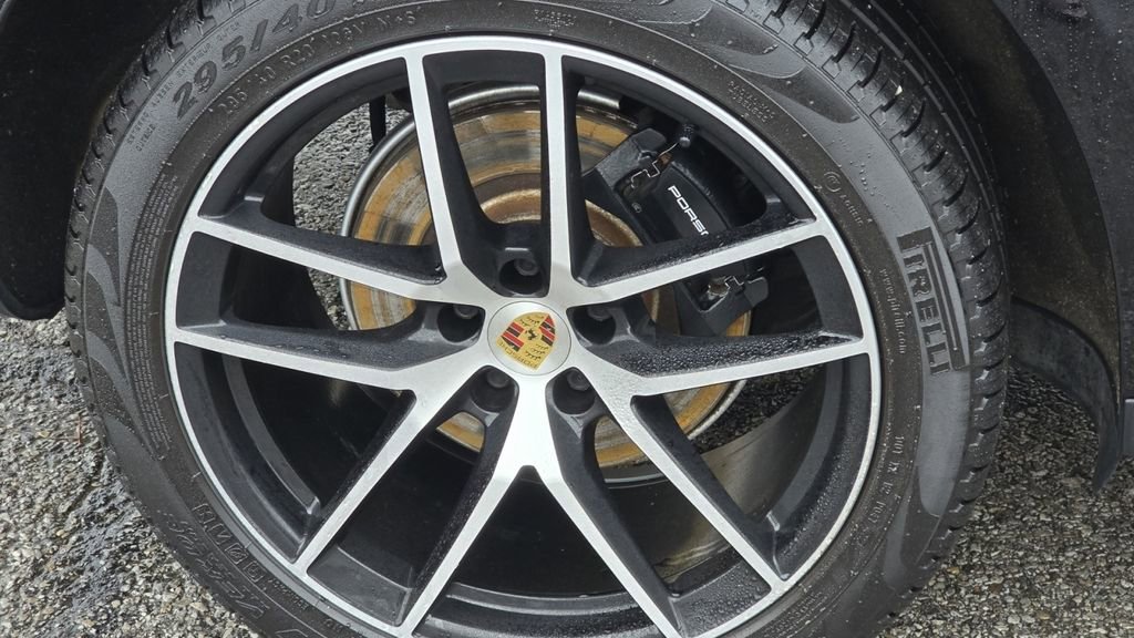 Used 2022 Porsche Macan image 12