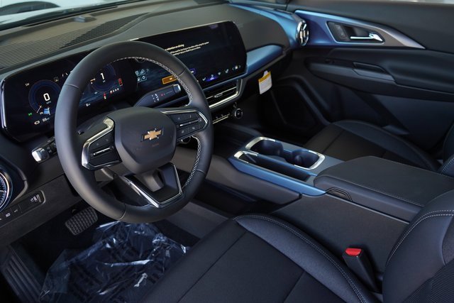 New 2025 Chevrolet Equinox EV LT image 2