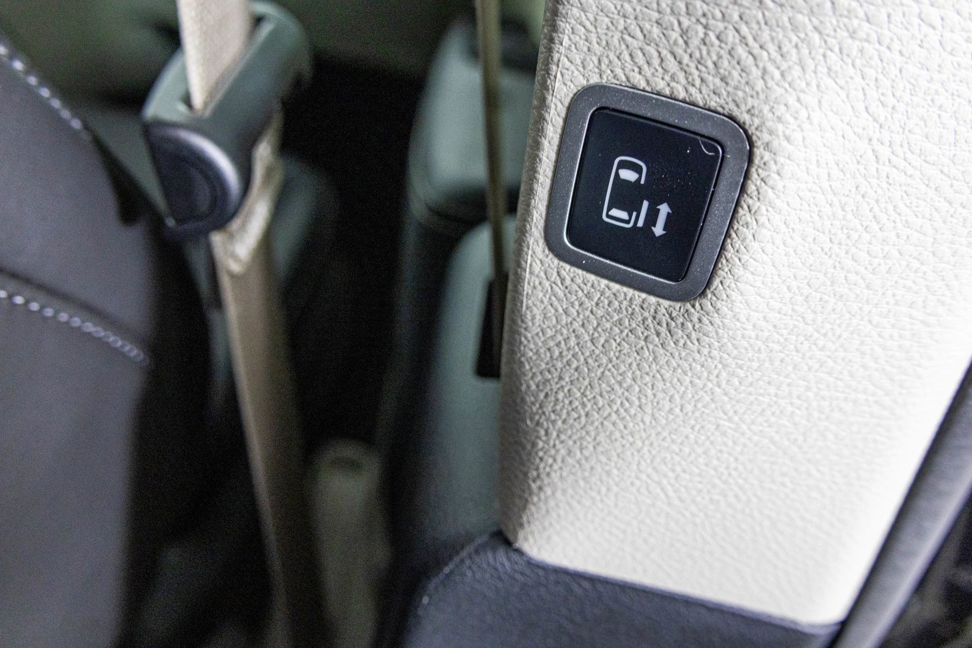 Used 2024 Chrysler Pacifica Touring-L image 41