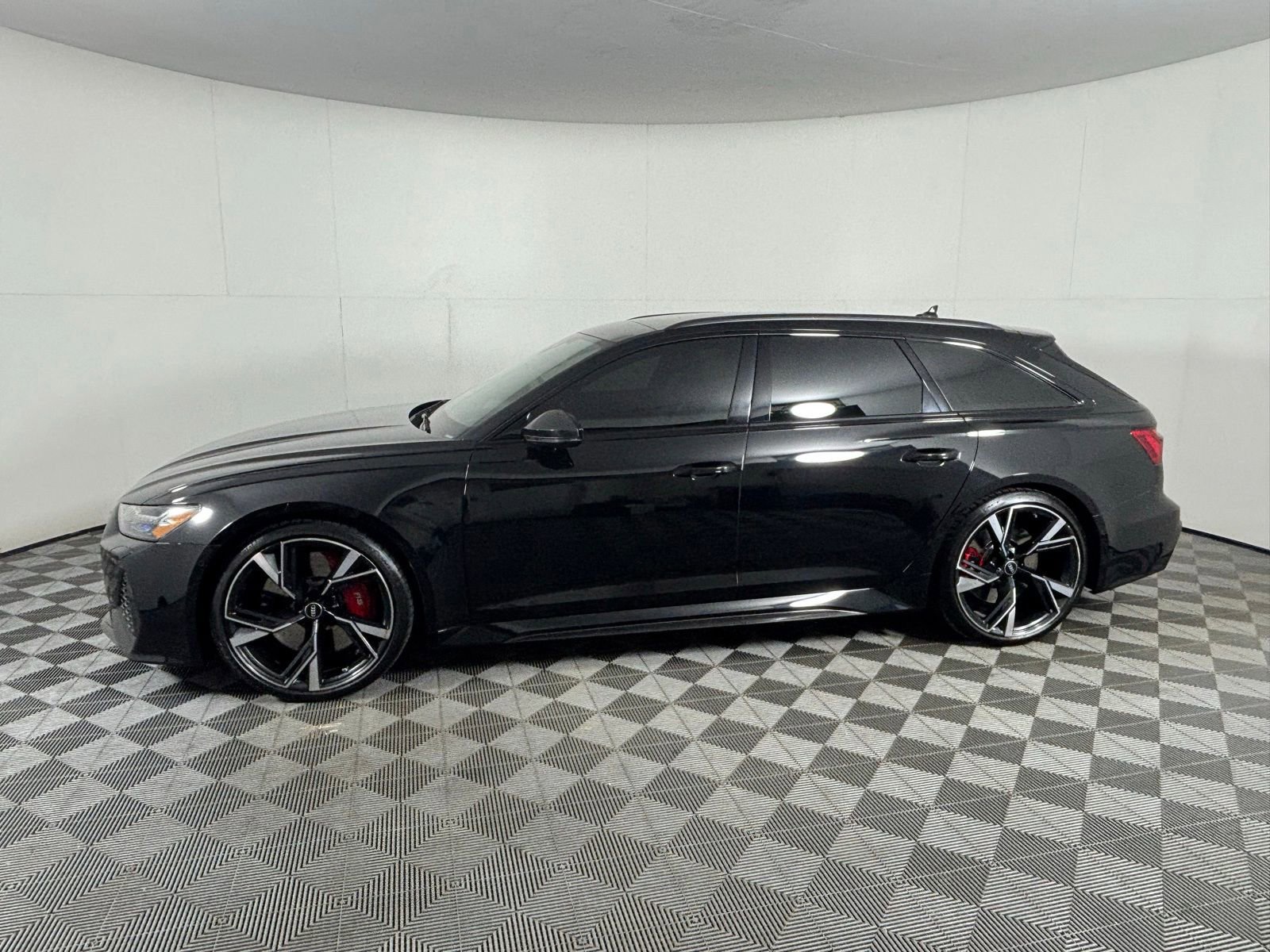 Used 2021 Audi RS 6 w/ Carbon Optic Package AWD/4WD image 5