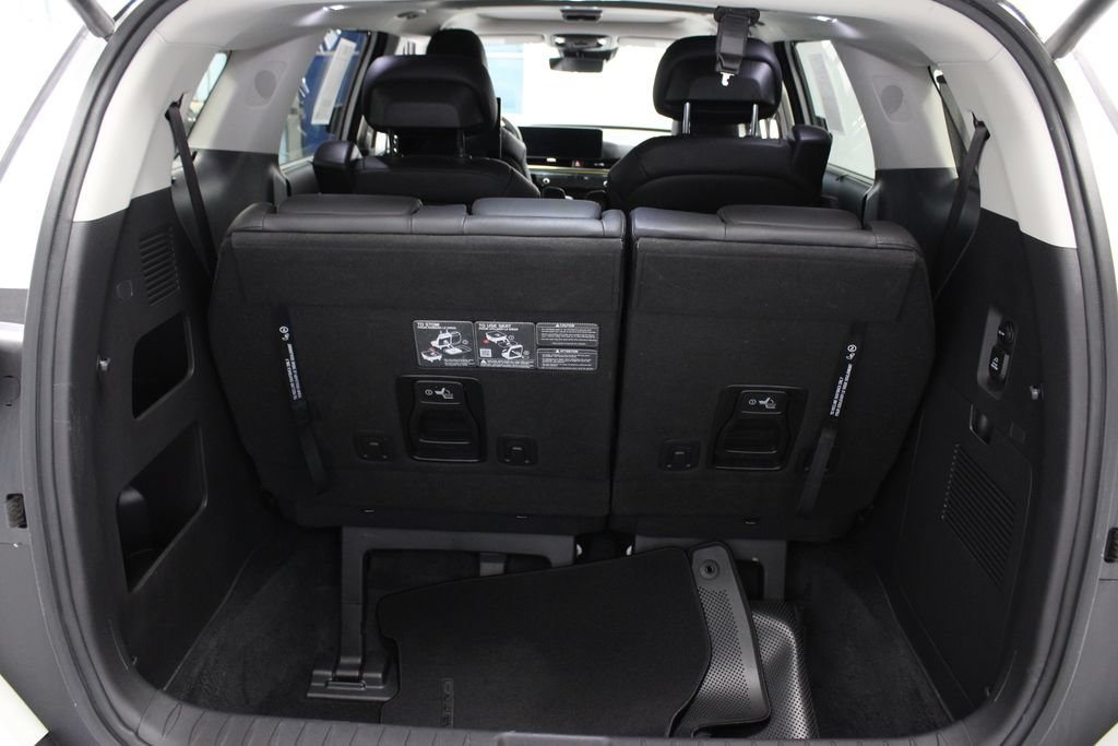 Used 2025 Kia Carnival SX Prestige FWD image 19